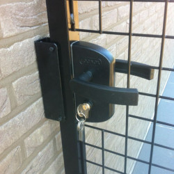 Slotvanger IJZER voor muur groen