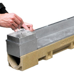 Aco Euroline 60 Discreet 40 Inox met inspectie en uitloop Aco Euroline 60 Discreet 40 Inox met inspectie en uitloop