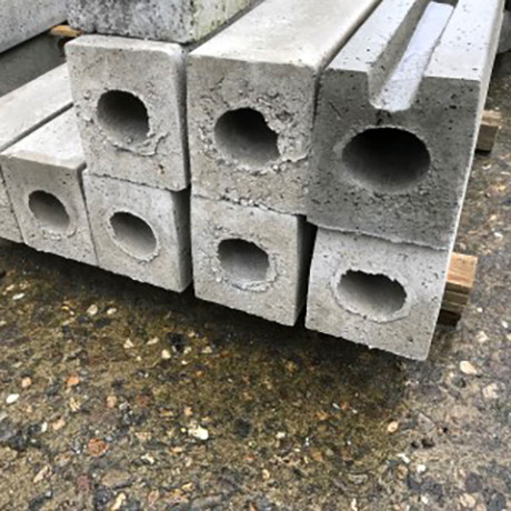 Hoekpaal met gleuf 80cm + gat 55mm