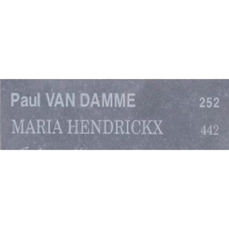 Naam & nummergravure op inoxplaatje 18x18 gebrand (inox black) Naam & nummergravure op inoxplaatje 18x18 gebrand (inox black)
