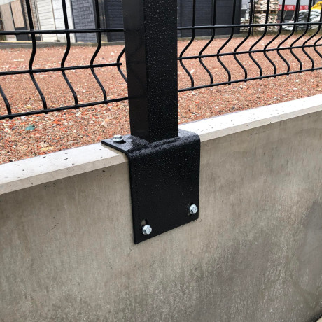 Paal diam.60mm - lengte 180cm zwart met L voor keerwand 