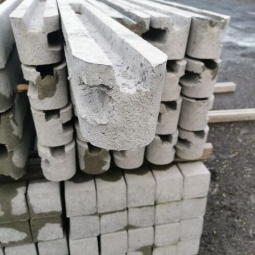 Betonnen hoekpaal 128cm gleuf van 80x3,5cm